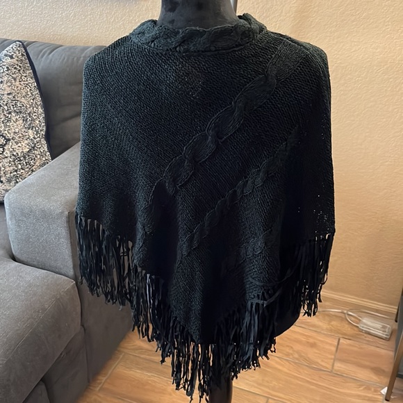 Cejon Fringe Poncho - Picture 3 of 4
